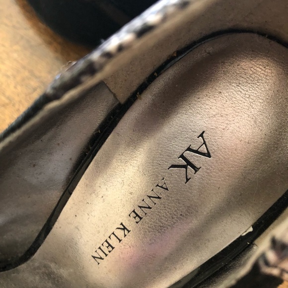 Black suede snakeskin trimmed shoes - Picture 6 of 7